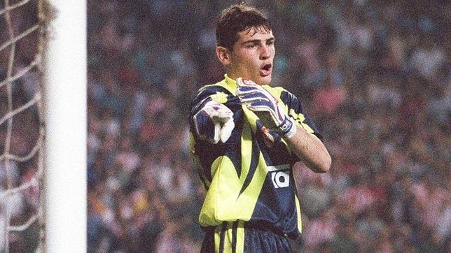 10 thủ môn trẻ nhất ra sân tại Champions League ảnh 9 10 thu mon tre nhat ra san tai Champions League anh 9