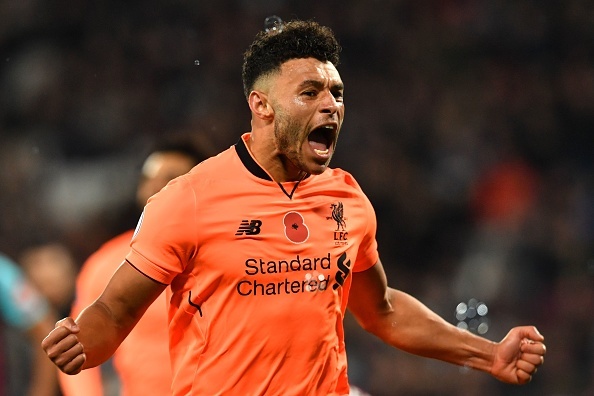 'Tu truong' Chamberlain thong nong, Liverpool thang de West Ham hinh anh