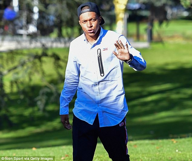 Sao MU tất bật trở lại hội quân ảnh 1 Sao MU tat bat tro lai hoi quan anh 1