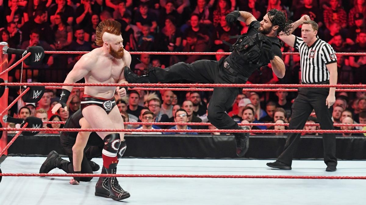 Cap do vat mac ao Liverpool gianh dai WWE anh 4