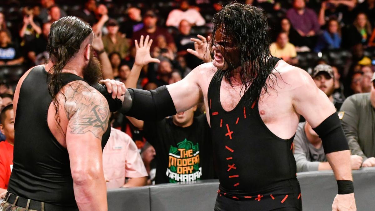 Cú powerslam thủng sàn đấu ảnh 3 Cu powerslam thung san dau anh 3