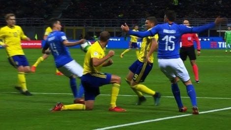 Italy Duoc bo qua 2 qua penalty anh 2