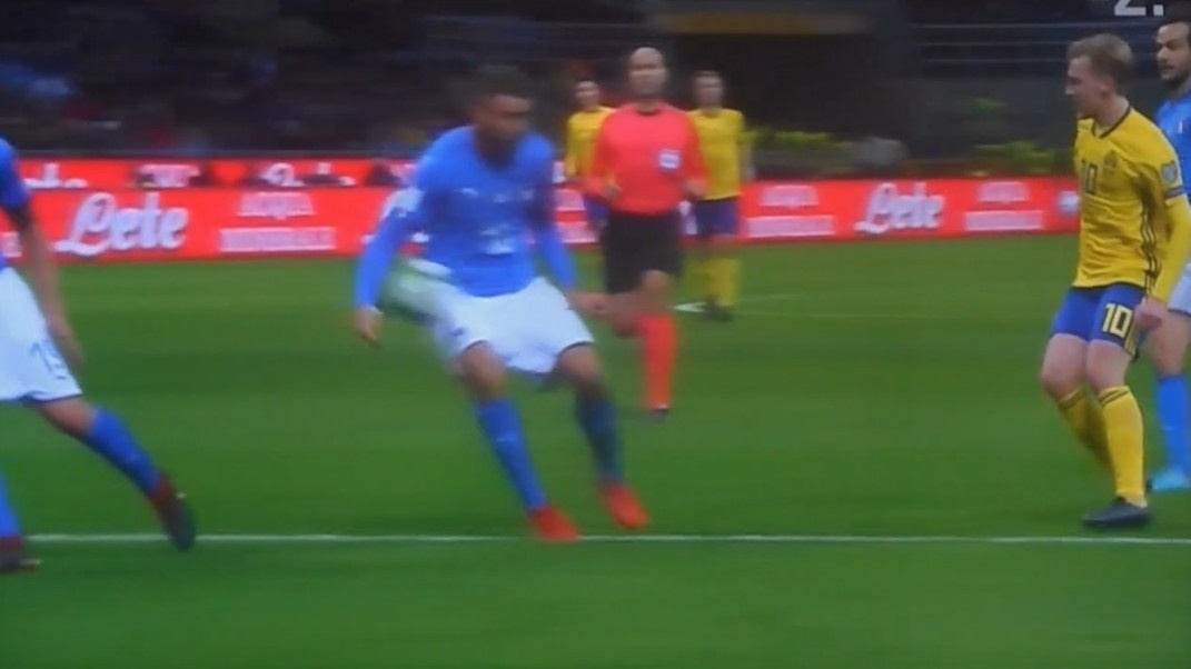 Italy Duoc bo qua 2 qua penalty anh 3