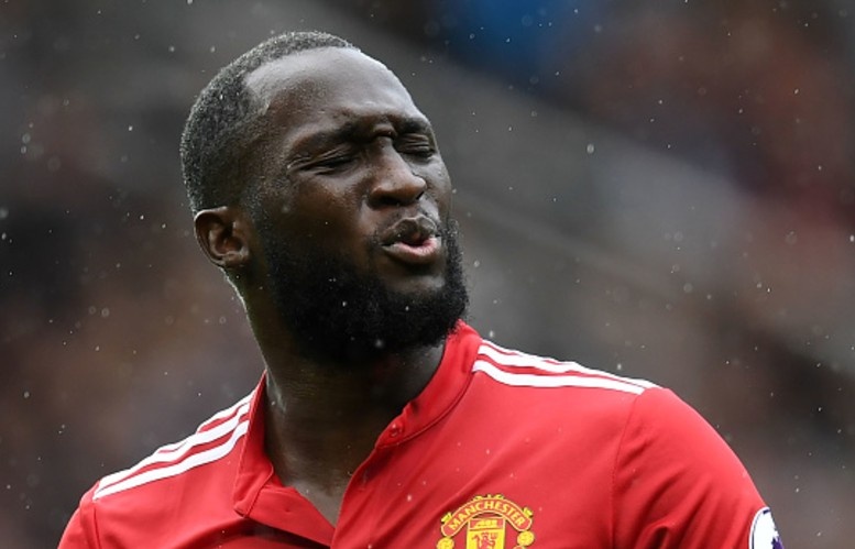 The gioi an mung hut ky luc ghi ban cua Lukaku hinh anh