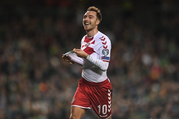 Eriksen lap hat-trick Dan Mach gianh ve du WC anh 9