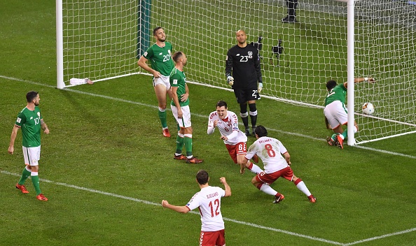 Eriksen lap hat-trick Dan Mach gianh ve du WC anh 3