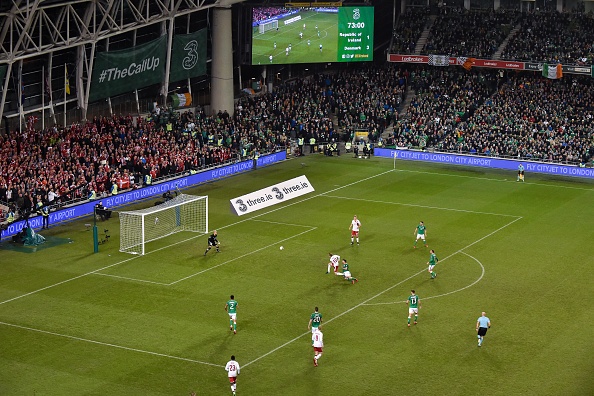 Eriksen lap hat-trick Dan Mach gianh ve du WC anh 8