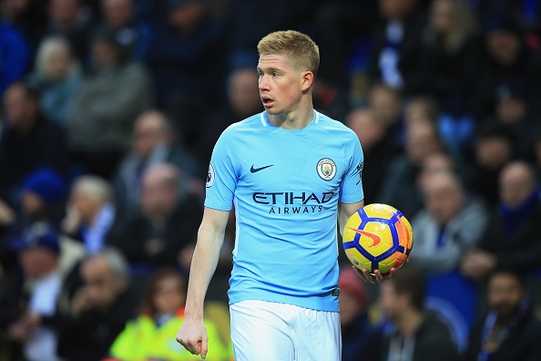 Sieu pham sut xa dua Man City den thang loi thu 10 lien tiep tai NHA hinh anh