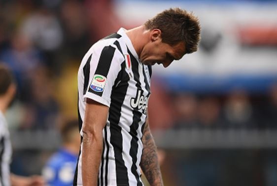 Thua soc Sampdoria, Juventus bi Napoli cat duoi tren BXH Serie A hinh anh