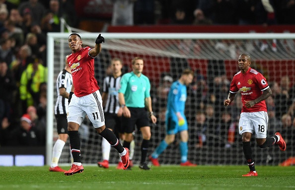 Man Utd lap chuoi thang tot nhat anh 4