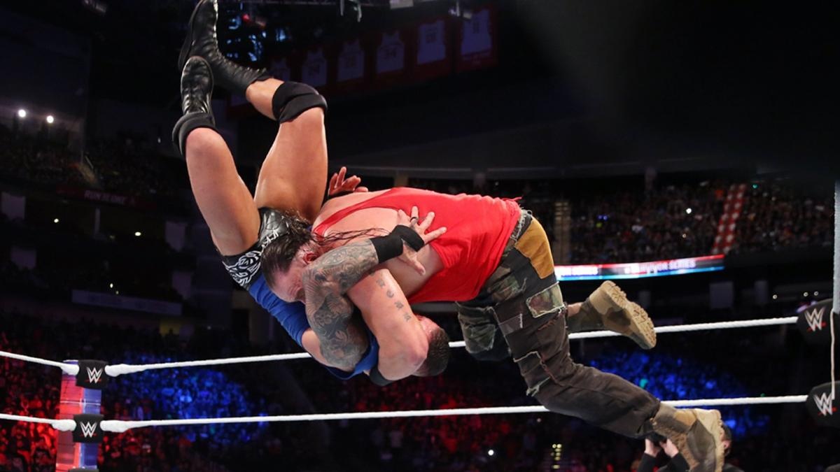 John Cena bi ha chong vanh trong lan tai xua anh 9