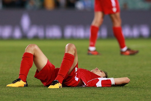 cau be nhat bong duoc len buc nhan cup anh 5