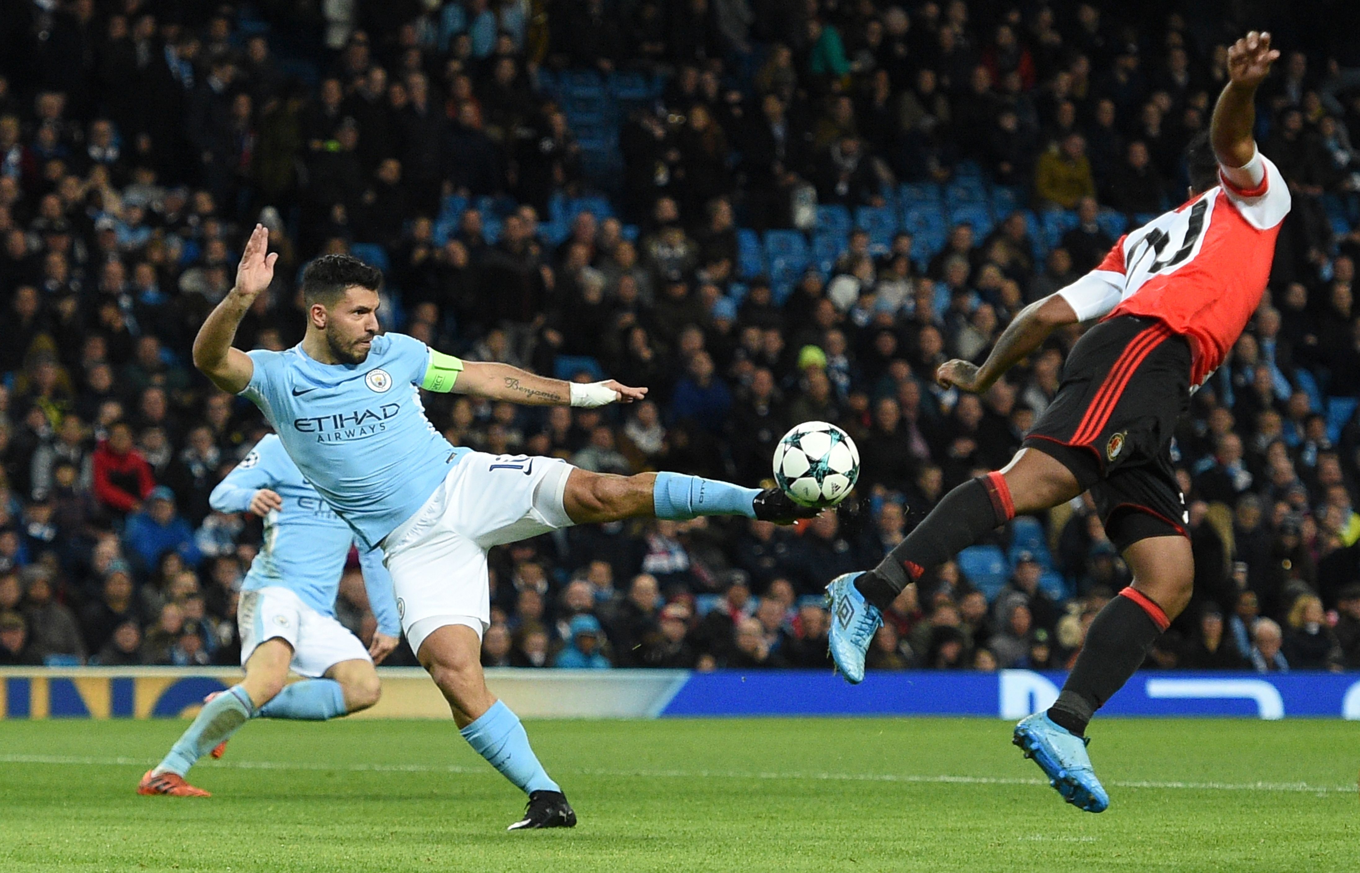 Man City vao vong 16 doi anh 3