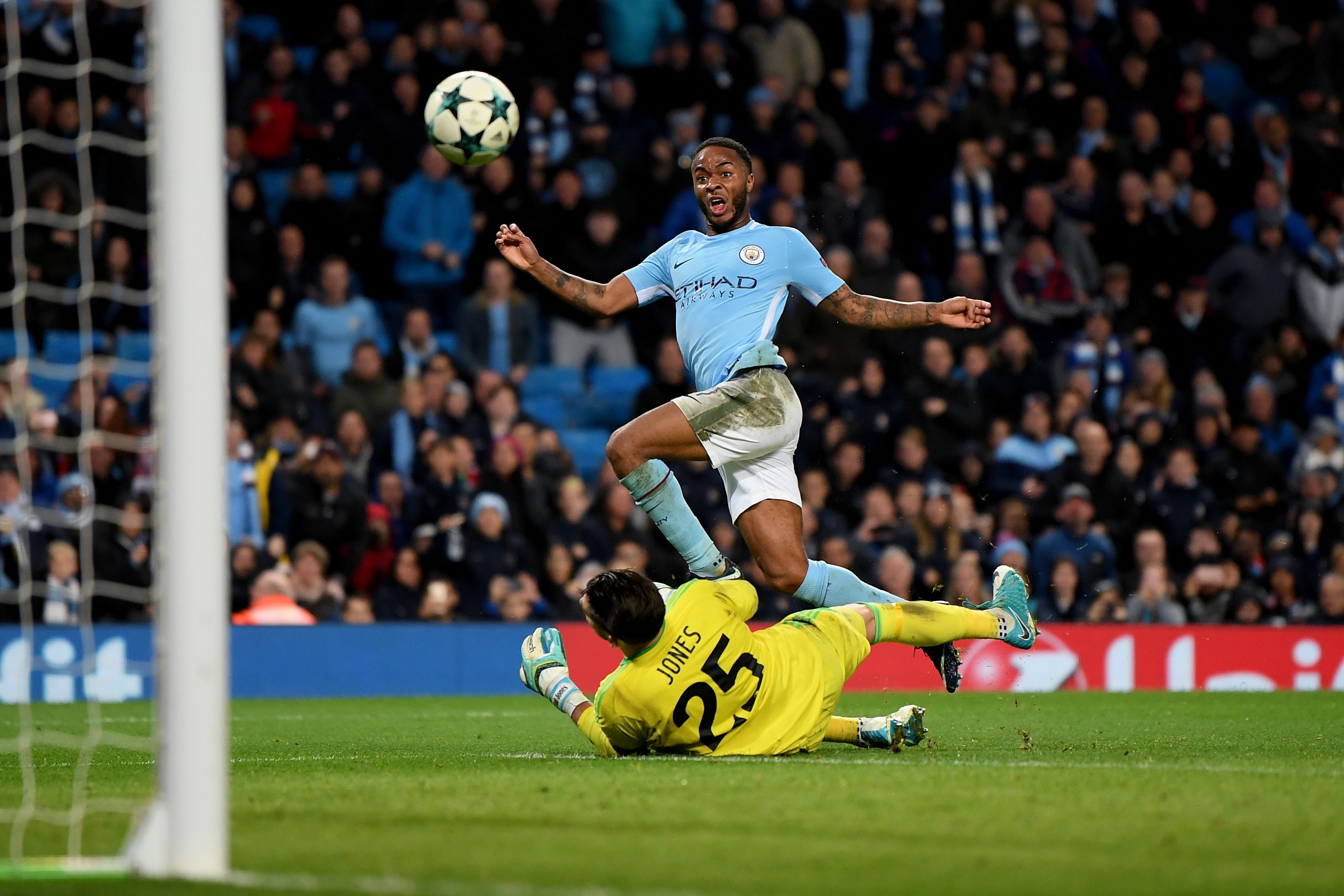 Man City vao vong 16 doi anh 8