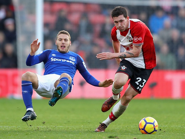 Rooney bat luc nhin dong doi thua tham anh 1