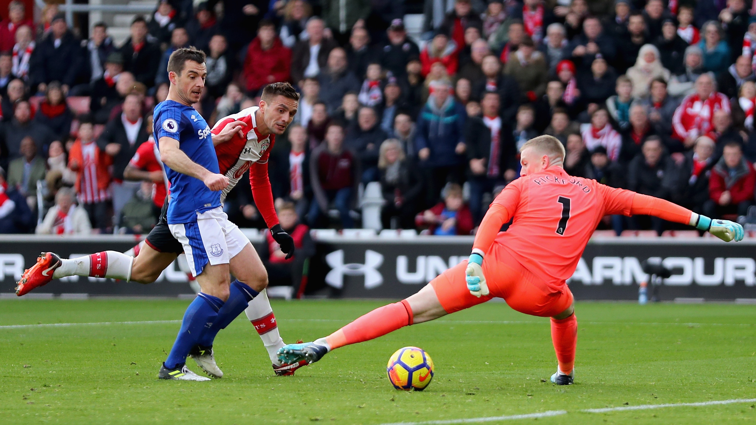 Rooney bat luc nhin dong doi thua tham anh 3