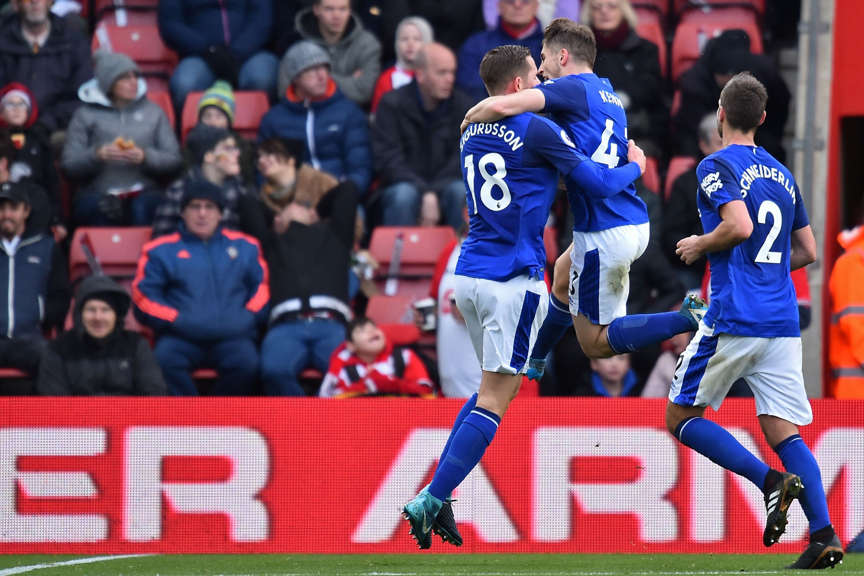 Rooney bat luc nhin dong doi thua tham anh 5