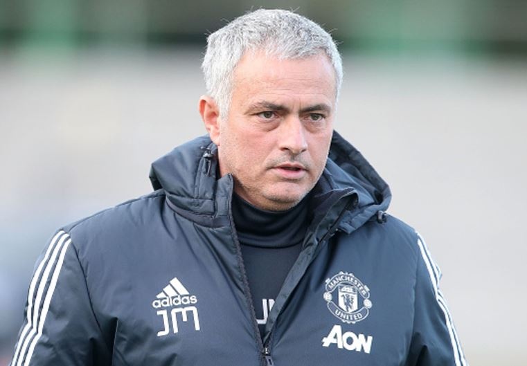 Mkhitaryan lai bi gat khoi doi hinh Man Utd hinh anh