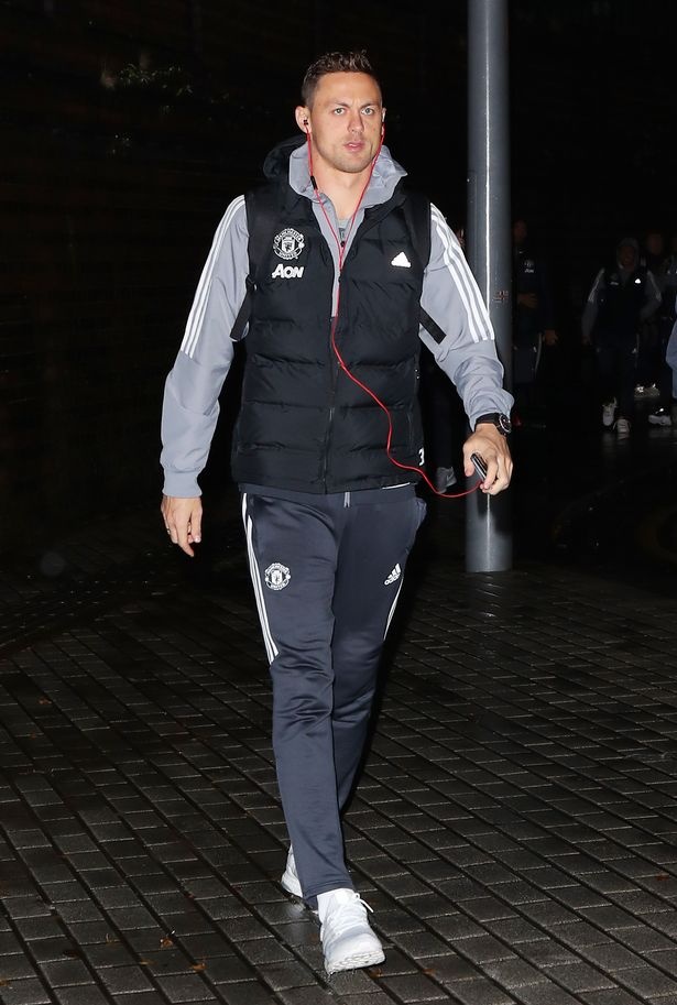 Mkhitaryan lai bi gat khoi doi hinh Man Utd anh 3