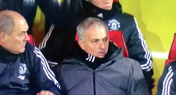 Mourinho khong tin vao mat minh anh 2