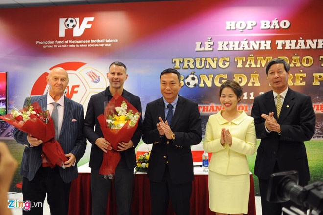 Giggs, Beckham rạng rỡ ăn tối cùng tỷ phú Singapor ảnh 9 Giggs, Beckham rang ro an toi cung ty phu Singapor anh 9