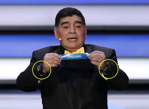 Maradona luôn đeo 2 đồng hồ trong các sự kiện ảnh 2 Maradona luon deo 2 dong ho trong cac su kien anh 2