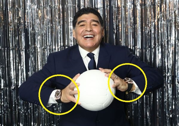 Vi sao Diego Maradona luon deo 2 dong ho trong cac su kien lon? hinh anh