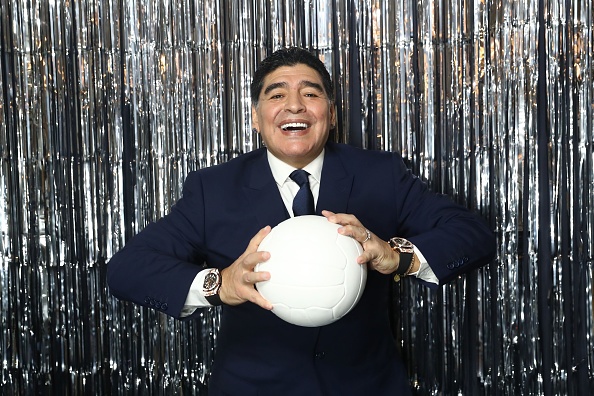 Maradona luôn đeo 2 đồng hồ trong các sự kiện ảnh 4 Maradona luon deo 2 dong ho trong cac su kien anh 4