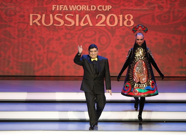 Maradona luôn đeo 2 đồng hồ trong các sự kiện ảnh 1 Maradona luon deo 2 dong ho trong cac su kien anh 1
