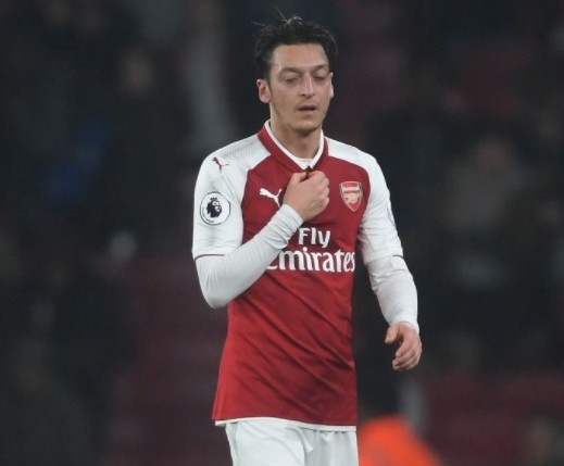 Oezil chúc mừng MU thắng trận ảnh 2 Oezil chuc mung MU thang tran anh 2