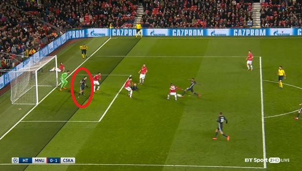 Giải mã bàn thua 'oan ức' của Man Utd  ảnh 1 Giai ma ban thua 'oan uc' cua Man Utd anh 1