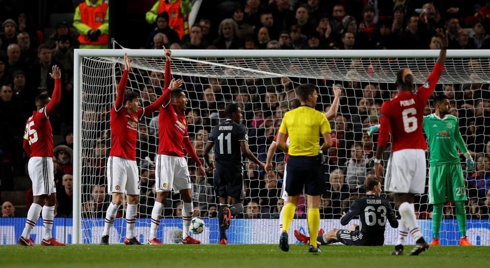 Giải mã bàn thua 'oan ức' của Man Utd  ảnh 5 Giai ma ban thua 'oan uc' cua Man Utd anh 5