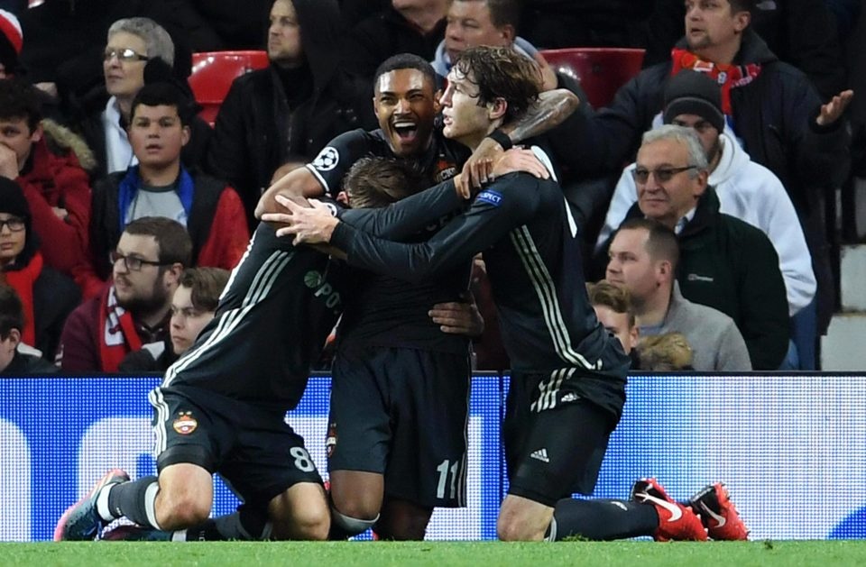 Giải mã bàn thua 'oan ức' của Man Utd  ảnh 6 Giai ma ban thua 'oan uc' cua Man Utd anh 6