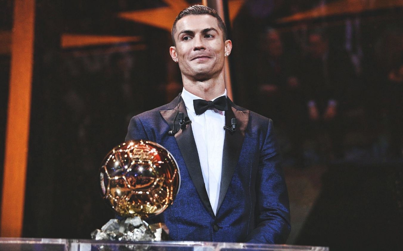 Ronaldo thach thuc Messi cho Qua bong vang 2018 hinh anh