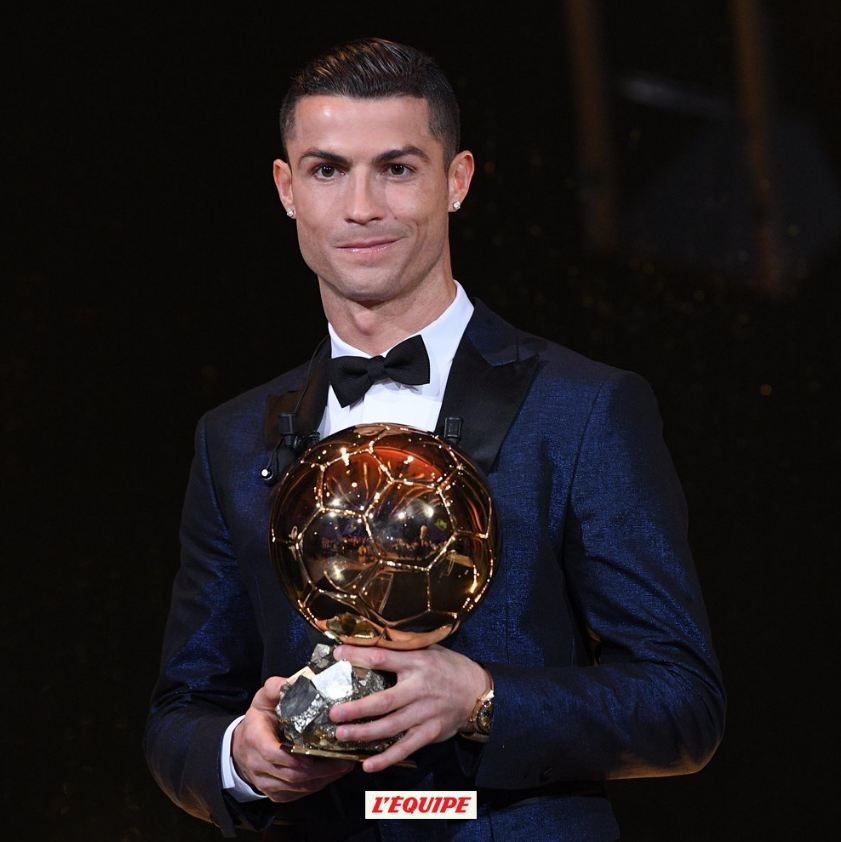 Ronaldo thach thuc Messi cho Qua bong vang 2018 anh 2
