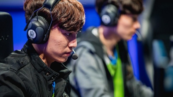 Sieu sao dai chien 2017: Levi bat luc vi rao can ngon ngu hinh anh