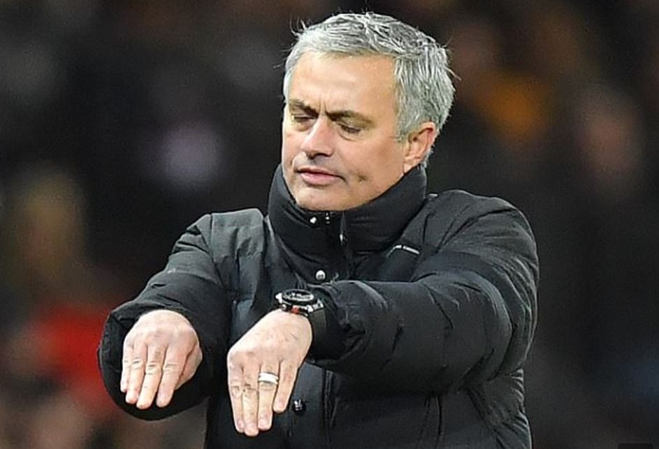 Mourinho lo ngai Man City an va trong derby hinh anh