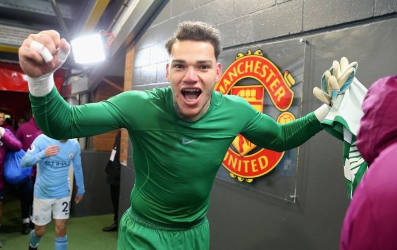 Au da sau derby Manchester: 6 sao MU doi danh Ederson hinh anh