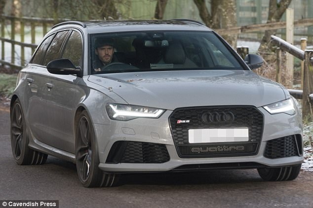 Thầy trò Mourinho hậm hực đến sân tập ảnh 6 Thay tro Mourinho ham huc den san tap anh 6