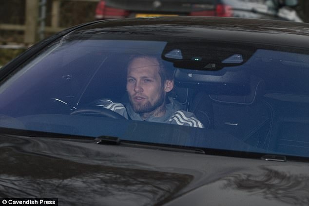 Thầy trò Mourinho hậm hực đến sân tập ảnh 8 Thay tro Mourinho ham huc den san tap anh 8