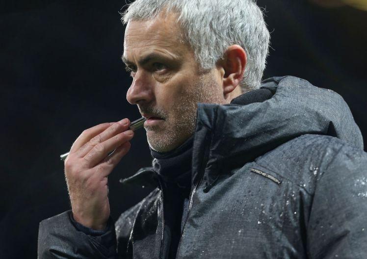 Mourinho bi FA so gay vi phat ngon bua bai anh 1