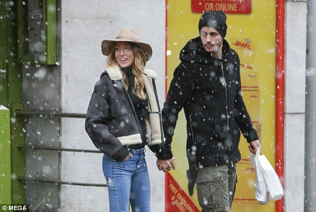 Morata dua vo di mua do don con dau long anh 5