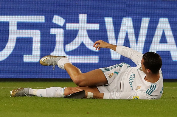 Ronaldo nhường con trai đeo huy chương vô địch ảnh 3 Ronaldo nhuong con trai deo huy chuong vo dich anh 3