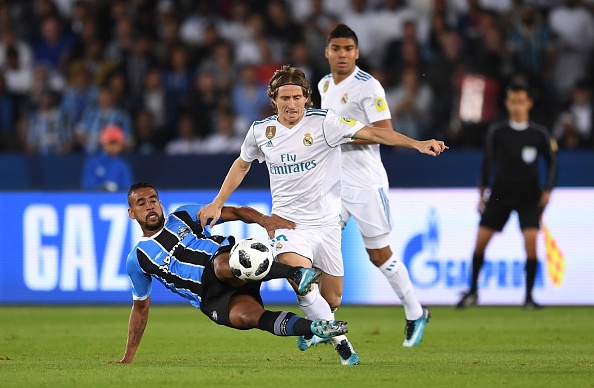 Ronaldo nhường con trai đeo huy chương vô địch ảnh 2 Ronaldo nhuong con trai deo huy chuong vo dich anh 2