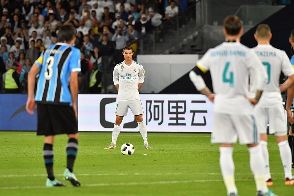 Ronaldo nhường con trai đeo huy chương vô địch ảnh 5 Ronaldo nhuong con trai deo huy chuong vo dich anh 5