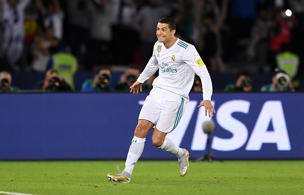 Ronaldo nhường con trai đeo huy chương vô địch ảnh 8 Ronaldo nhuong con trai deo huy chuong vo dich anh 8
