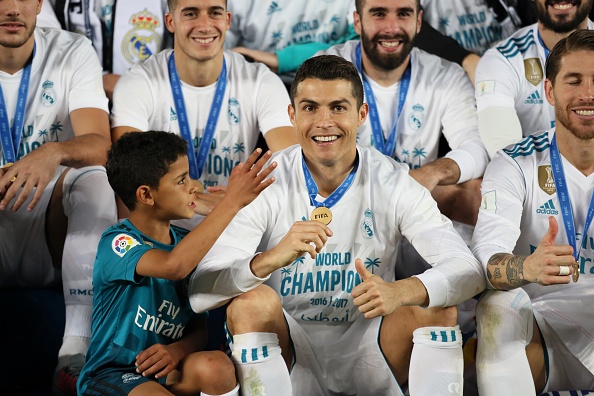 Ronaldo nhường con trai đeo huy chương vô địch ảnh 14 Ronaldo nhuong con trai deo huy chuong vo dich anh 14
