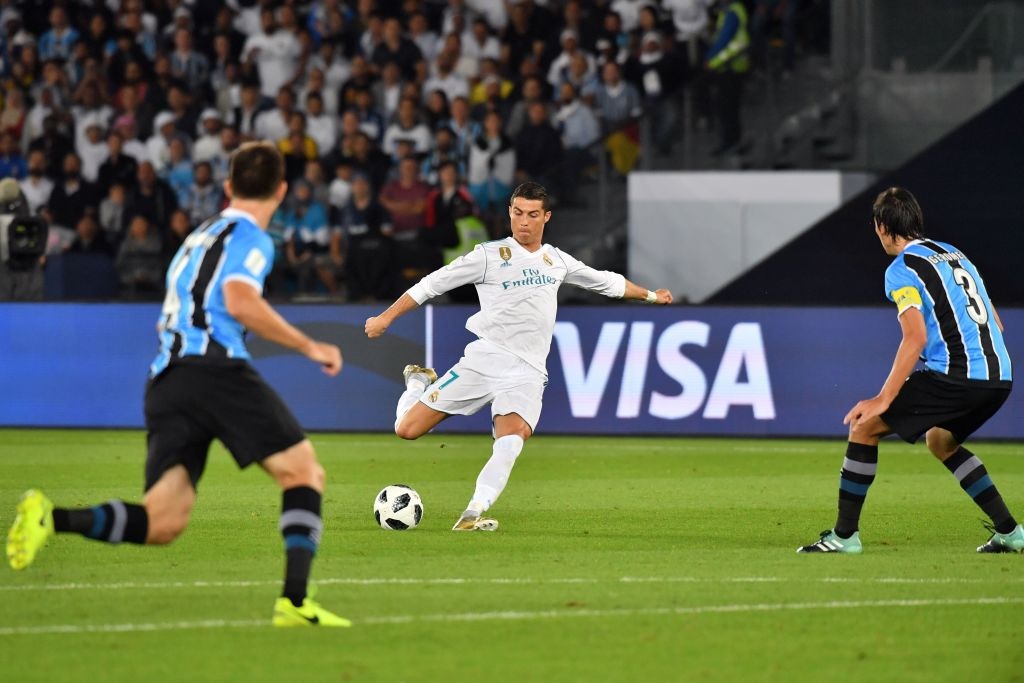 Ronaldo nhường con trai đeo huy chương vô địch ảnh 4 Ronaldo nhuong con trai deo huy chuong vo dich anh 4
