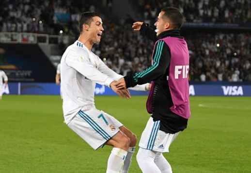 Dong doi ke ly do duoc Ronaldo chay den om sau sieu pham sut phat hinh anh