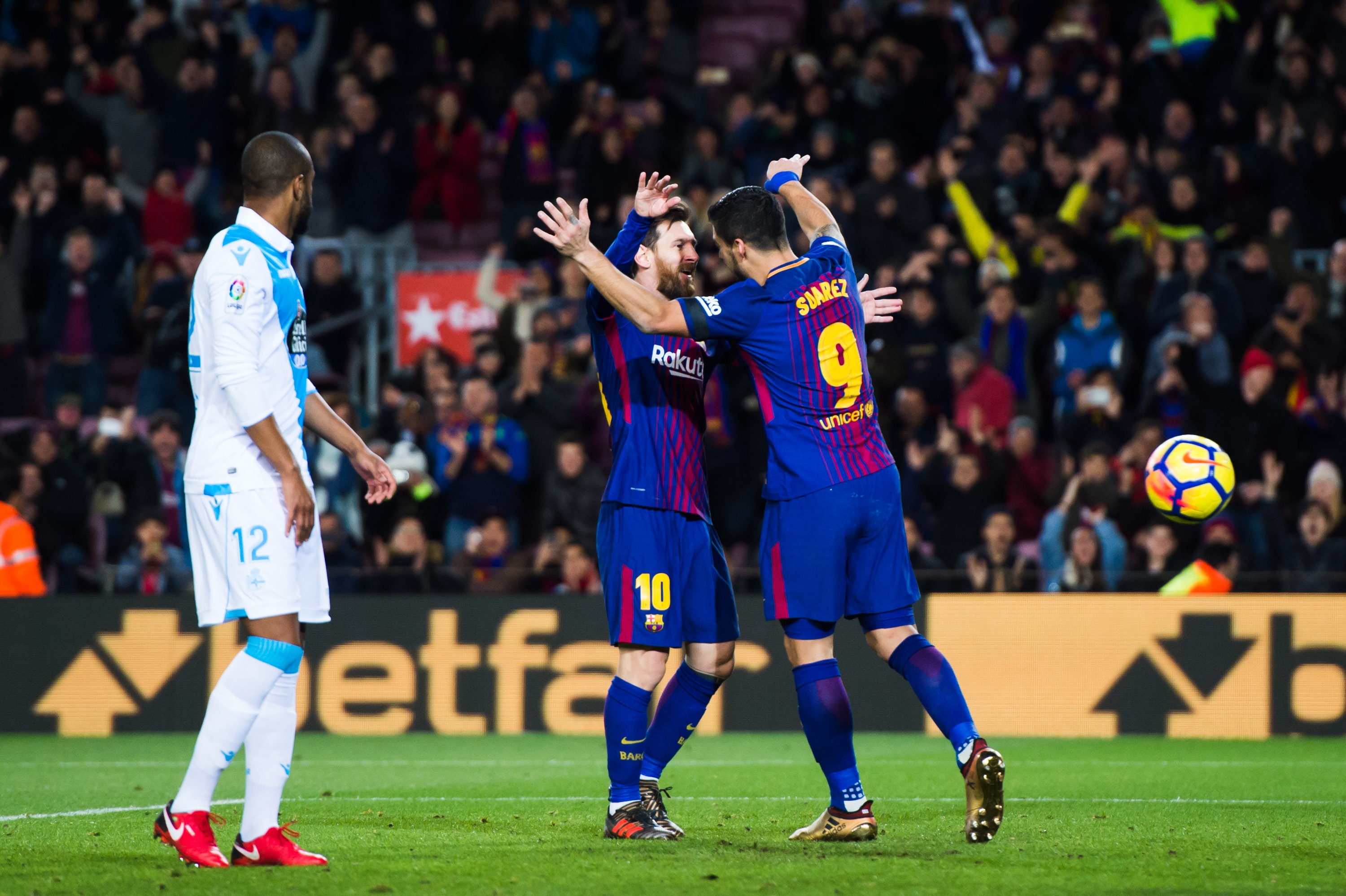 Messi lập hat-trick sút trúng khung gỗ ảnh 3 Messi lap hat-trick sut trung khung go anh 3